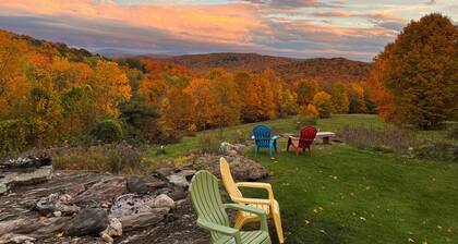Maison de LaMontagne: Unique hill top home with stunning views in Corinth