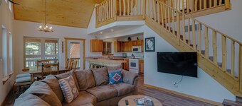 Home with a Mountain View above the Angel Fire Golf Course