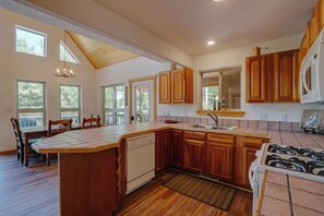 Fridge, microwave, oven, stovetop - Home with a Mountain View above the Angel Fire Golf Course (Angel Fire)