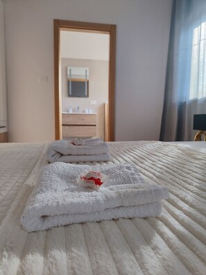 1 chambre, coffres-forts dans les chambres, fer et planche à repasser