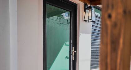 Private Colonial w/ Modern twist 2 BR w/Pkng & Laundry