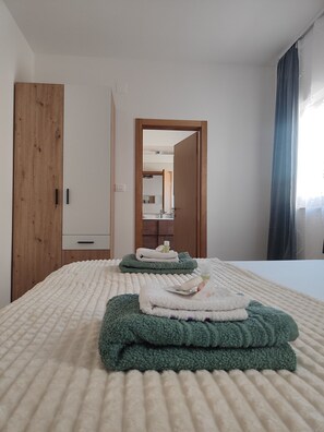 In-room safe, iron/ironing board, free WiFi, bed sheets