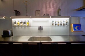 Kühlschrank, Ofen, Herdplatte, Geschirrspüler