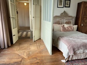 3 bedrooms, iron/ironing board, travel cot, WiFi