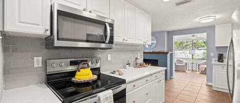 Refrigerador, microondas, horno y lavavajillas