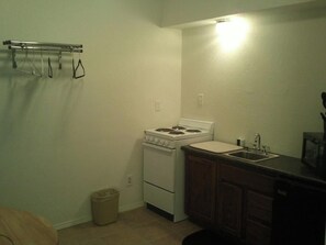 Room, 1 King Bed, Non Smoking | Private kitchenette | Mini-fridge, microwave, coffee/tea maker