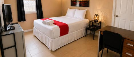Room, 1 Queen Bed | Desk, free WiFi, bed sheets