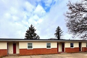 Front of property - Skylark Motel Bedford by Hotel O (Bedford)