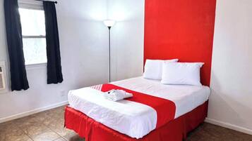 ルーム クイーンベッド 1 台 喫煙可 | WiFi (無料)、ベッドシーツ