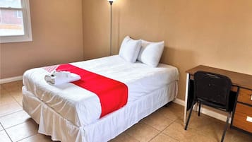 Quarto, 1 cama Queen, para fumantes | Wi-Fi de cortesia, roupa de cama