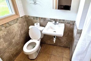 Zimmer, 1 Queen-Bett, Raucher | Badezimmer