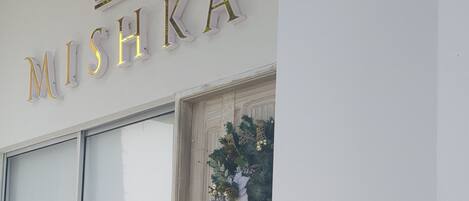 تفاصيل الفندق من الخارج