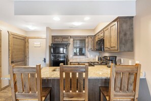 Fridge, microwave, oven, stovetop - 1Bd Lake Condo with Resort Perks and Ticket Discounts- Swim, fish and Kayak! (Branson)