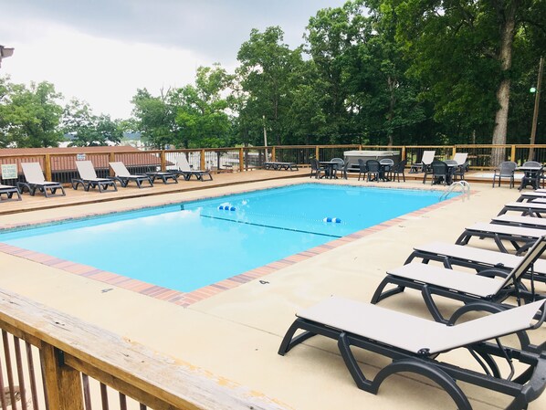 Pool - 1 Bed, sleeps 6, Lake Access, Swim, Fish, Kayak (Branson)