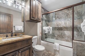 Hair dryer, towels - 1 BD Lake Condo, Discount Tickets, Resort Perks and Free use of Kayaks (Branson)