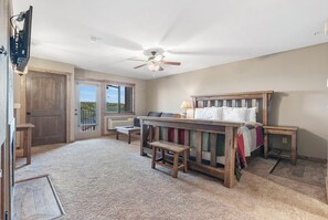 Interior - Studio Lake Condo, Resort Perks, Golf and Ticket Discounts (Branson)