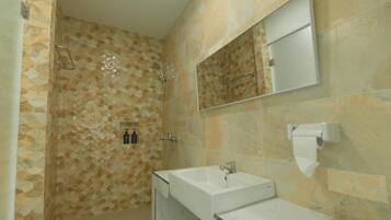 Håndklær, såpe, sjampo og toalettpapir