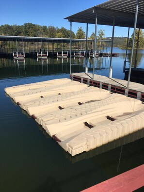 Marina - 1 Bedroom Lake Condo, sleeps 3, Resort Perks, Ticket/Golf Deals (Branson)