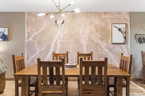 Dining - 1 BD Lake Condo, Sleeps 6, Golf and Ticket Discounts, Resort Amenities (Branson)