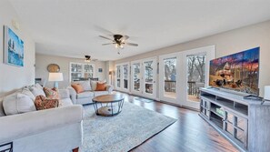 Smart TV, video games, table tennis, books - Lakefront 3BR Home with Dock, Fire Pit, Lawn Games, and Game Room (Moneta)