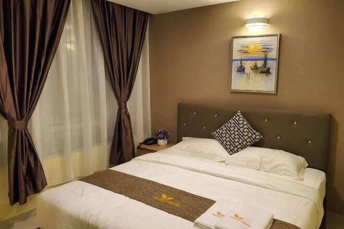 Iron/ironing board, free WiFi, bed sheets