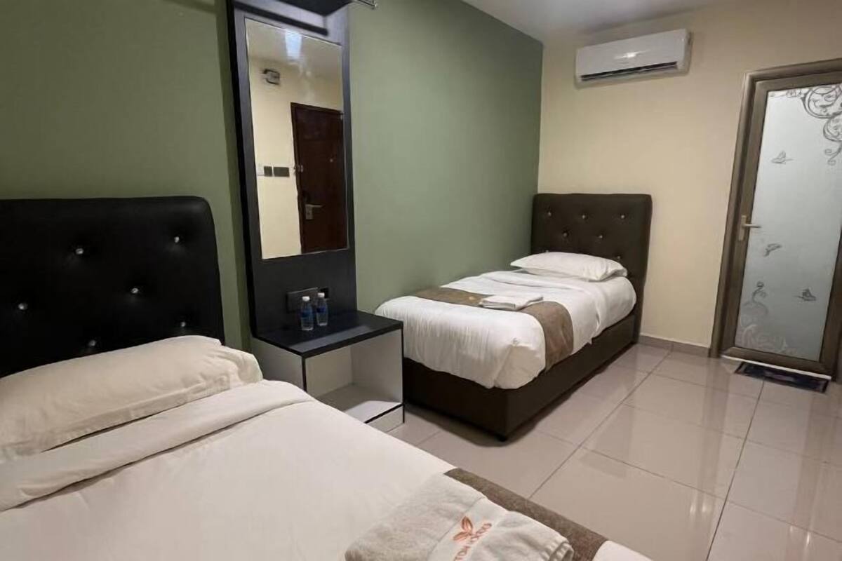 Iron/ironing board, free WiFi, bed sheets