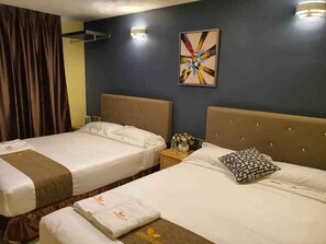Tabla de planchar con plancha, wifi gratis y ropa de cama 