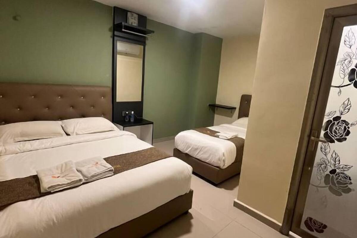 Iron/ironing board, free WiFi, bed sheets