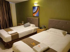 Tabla de planchar con plancha, wifi gratis y ropa de cama 