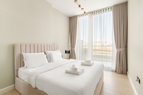 Luxurious 2 BD with Private Jacuzzi in JVC