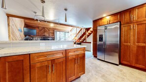 Private kitchen - Mammoth Sierra Townhomes #38 3 Bedroom Condo (Mammoth Lakes)