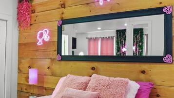 1 chambre, fer et planche Ă repasser, Wi-Fi gratuit, draps fournis