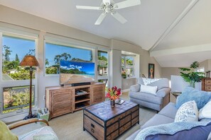 Appart'hôtel, 3 chambres | Coin séjour | TV connectée