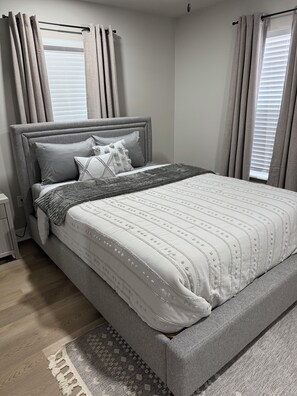 3 bedrooms, iron/ironing board, WiFi, bed sheets