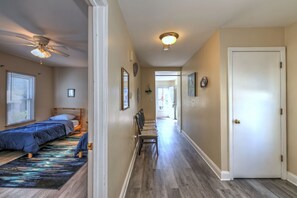 2 bedrooms, desk, iron/ironing board, free WiFi