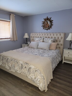 2 makuuhuonetta, silitysrauta/-lauta, ilmainen Wi-Fi, vuodevaatteet