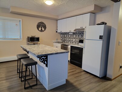 Charming 2-bedroom duplex apartment with WiFi in Fairbanks