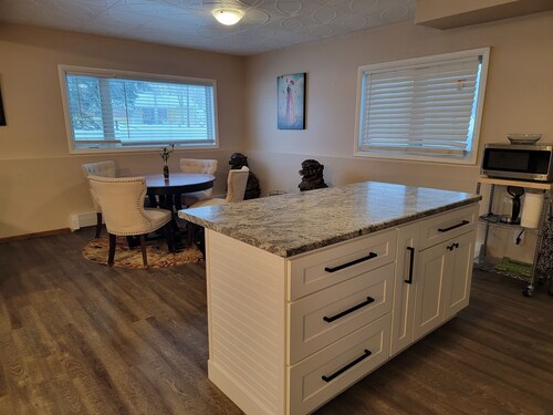 Charming 2-bedroom duplex apartment with WiFi in Fairbanks