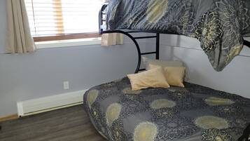 2 Schlafzimmer, Bügeleisen/Bügelbrett, kostenloses WLAN, Bettwäsche