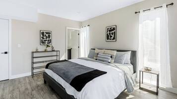 3 bedrooms, iron/ironing board, WiFi, bed sheets