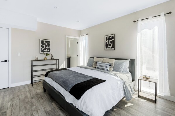 3 室のベッドルーム、アイロン / アイロン台、WiFi、ベッドシーツ