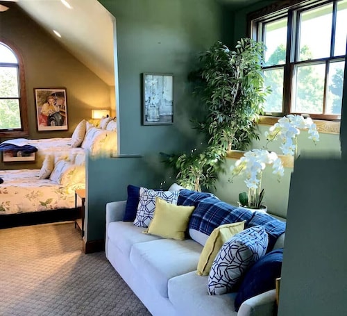 Red Rock Loft | *Pet Friendly* Hunter's Dream