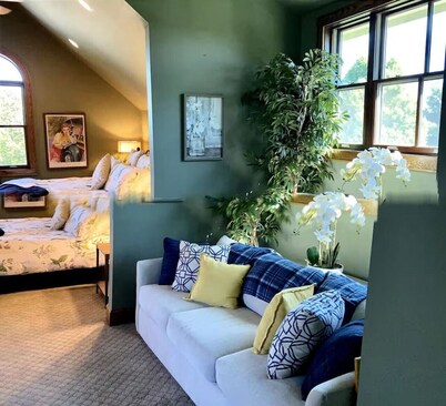 Red Rock Loft | *Pet Friendly* Hunter's Dream