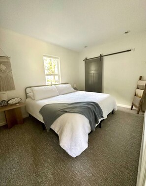 5 slaapkamers, een strijkplank/strijkijzer, wifi, beddengoed