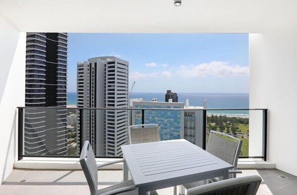 Appartement luxueux, 2 chambres, vue sur l’océan | Balcon