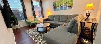 115#201-Spacious 3-bedroom apartment with WiFi, AC in charming Dubuque