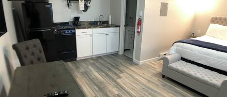 1 habitación, tabla de planchar con plancha, wifi y ropa de cama