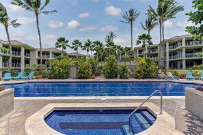 A heated pool - Modern Boho Penthouse, Majestic Views, Hilton Pool 🏖️, 2BR+Bonus, Sleeps 6 (Waikoloa)
