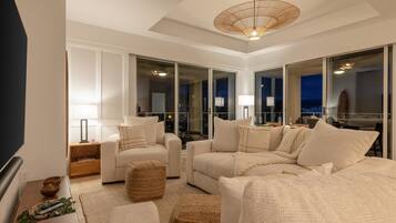 Smart TV, books, stereo, offices