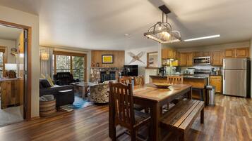 Condo, 2 phòng ngủ | Nội thất